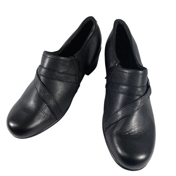 CLARKS! BLACK GENUINE LEATHER CRISS-CROSS FRONT W/BUCKLE COMFORT SHOES! SZ 8.5M - Picture 3 of 10